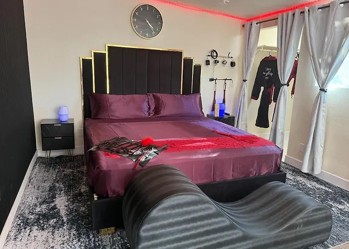 Adult-only With Hot Tub And King Bed